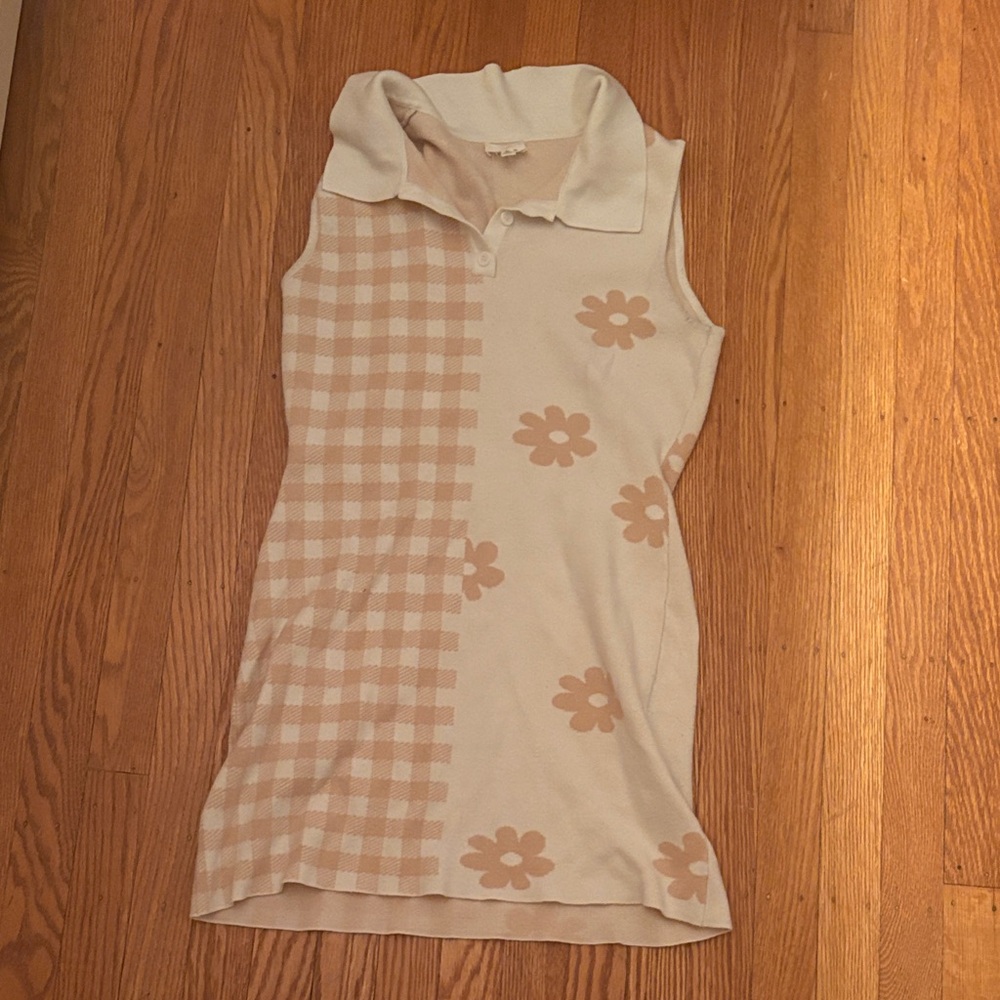 Sleeveless Sweater Dress with Floral and Checkered Pattern